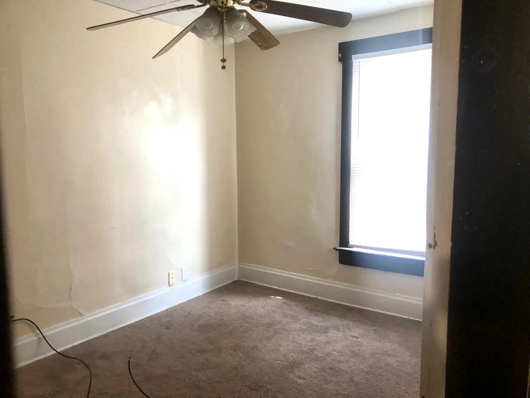 91½ E Woodruff Ave. additional carpeted bedroom with ceiling fan and corner window