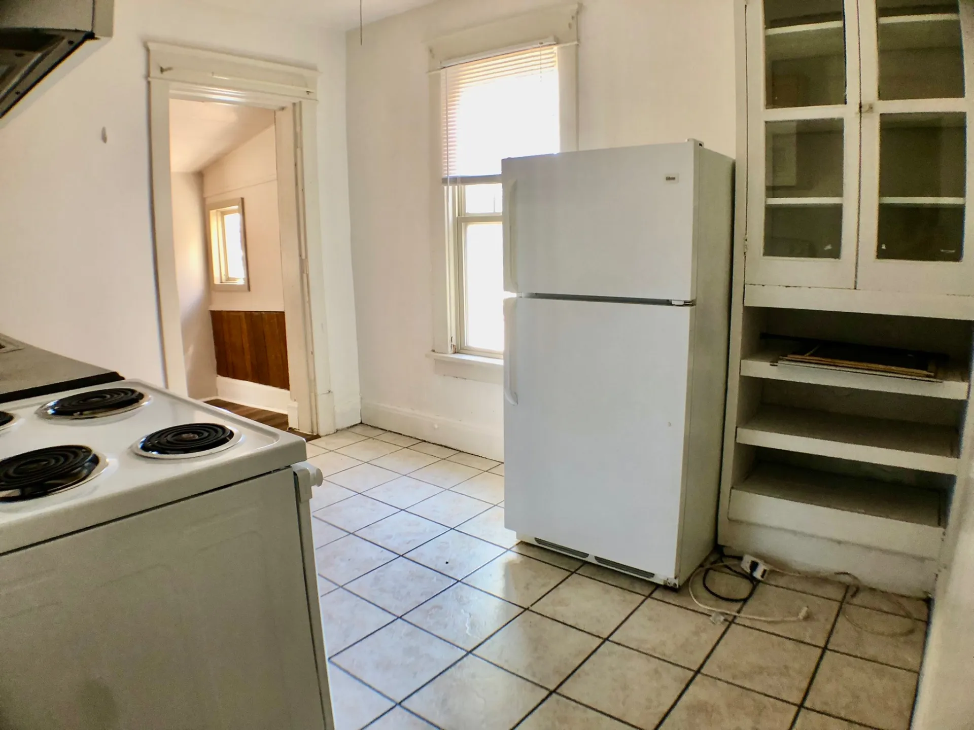 1814 Summit St. kitchen with full-size fridge, electric range, and built-in glass cabinetry