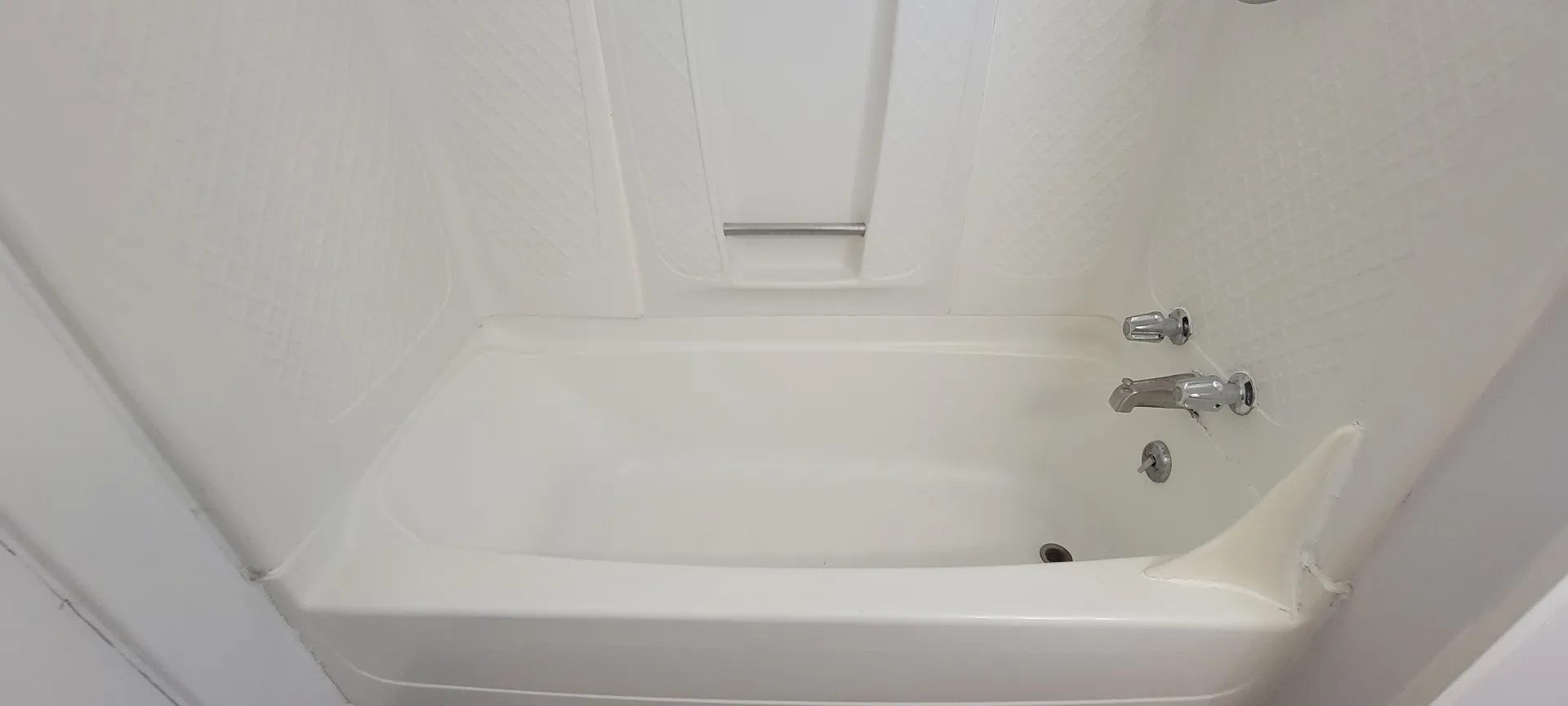 2015 Summit St. bathroom tub and shower surround