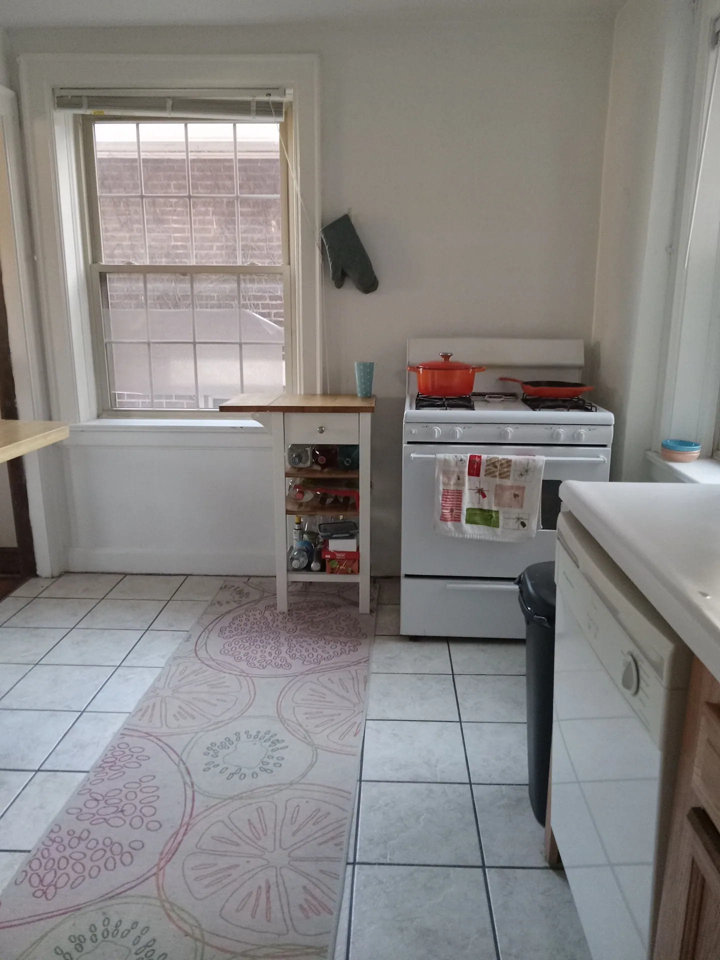 Unit E kitchen with gas stove and dishwasher