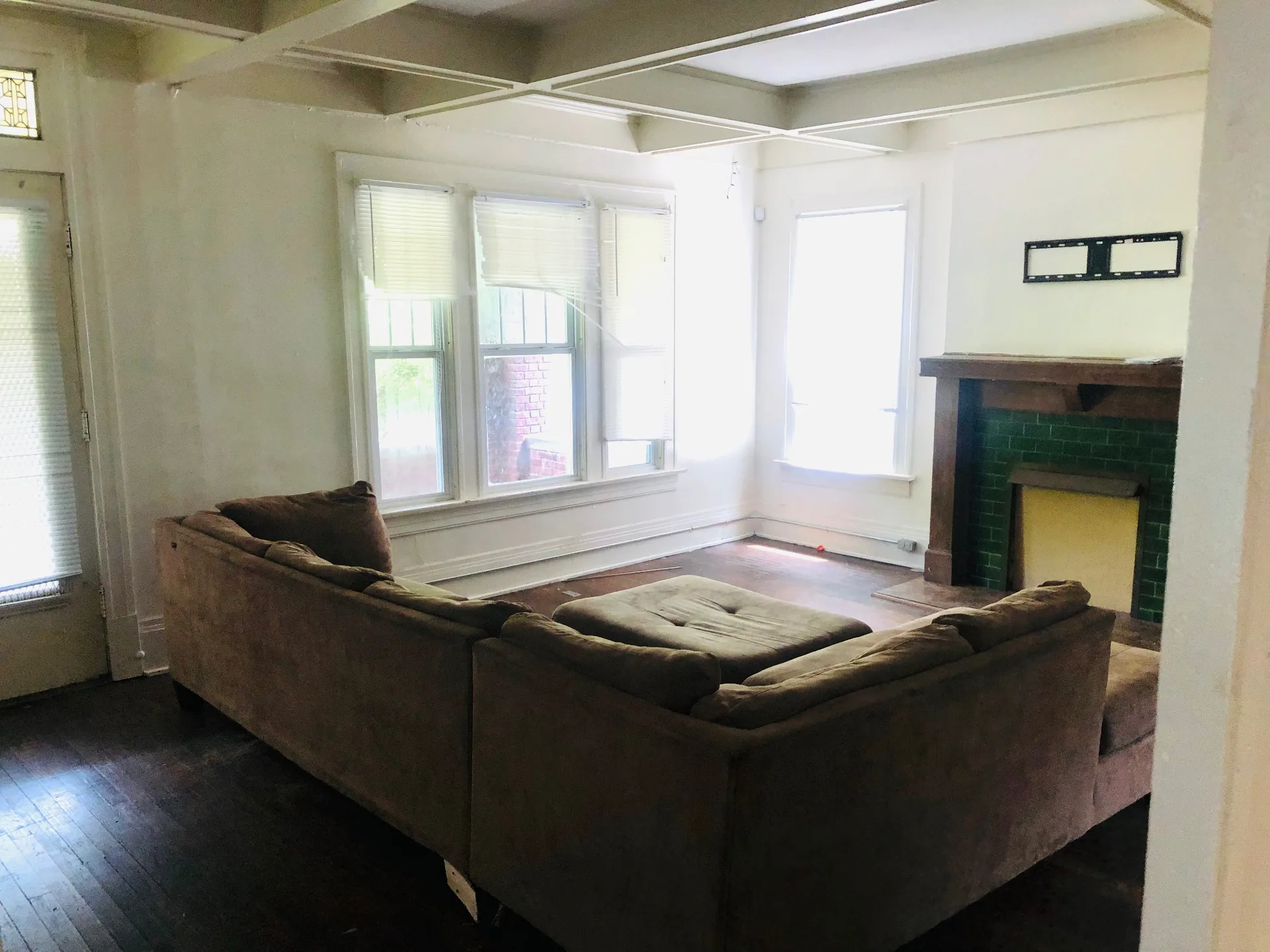 2005 Summit St. living room with coffered ceiling, green tile fireplace, and hardwood floors