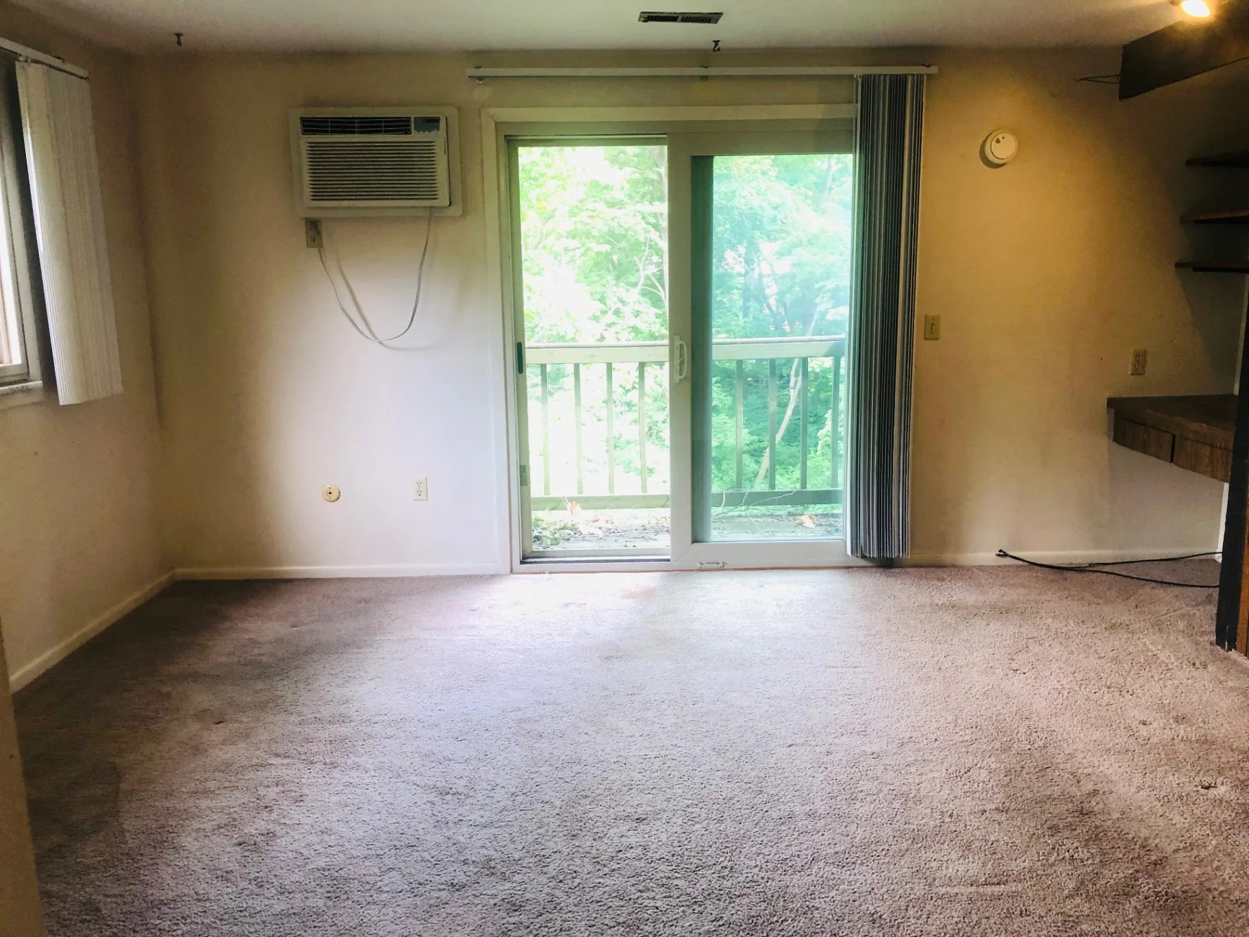 2028 Summit St. living room with sliding glass doors to a private balcony overlooking the ravine