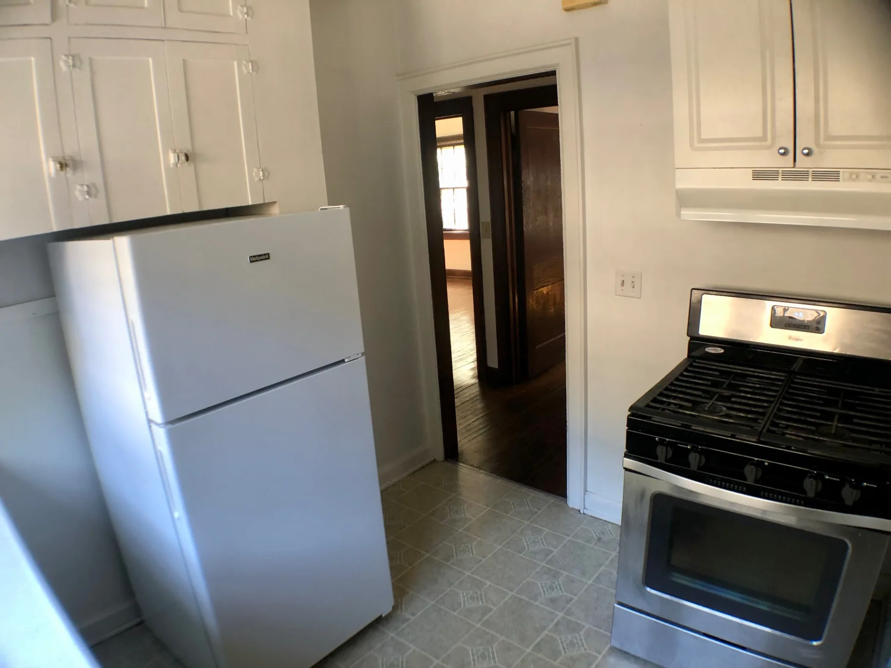 2044 Iuka Ave. A kitchen with stainless steel gas stove and range hood