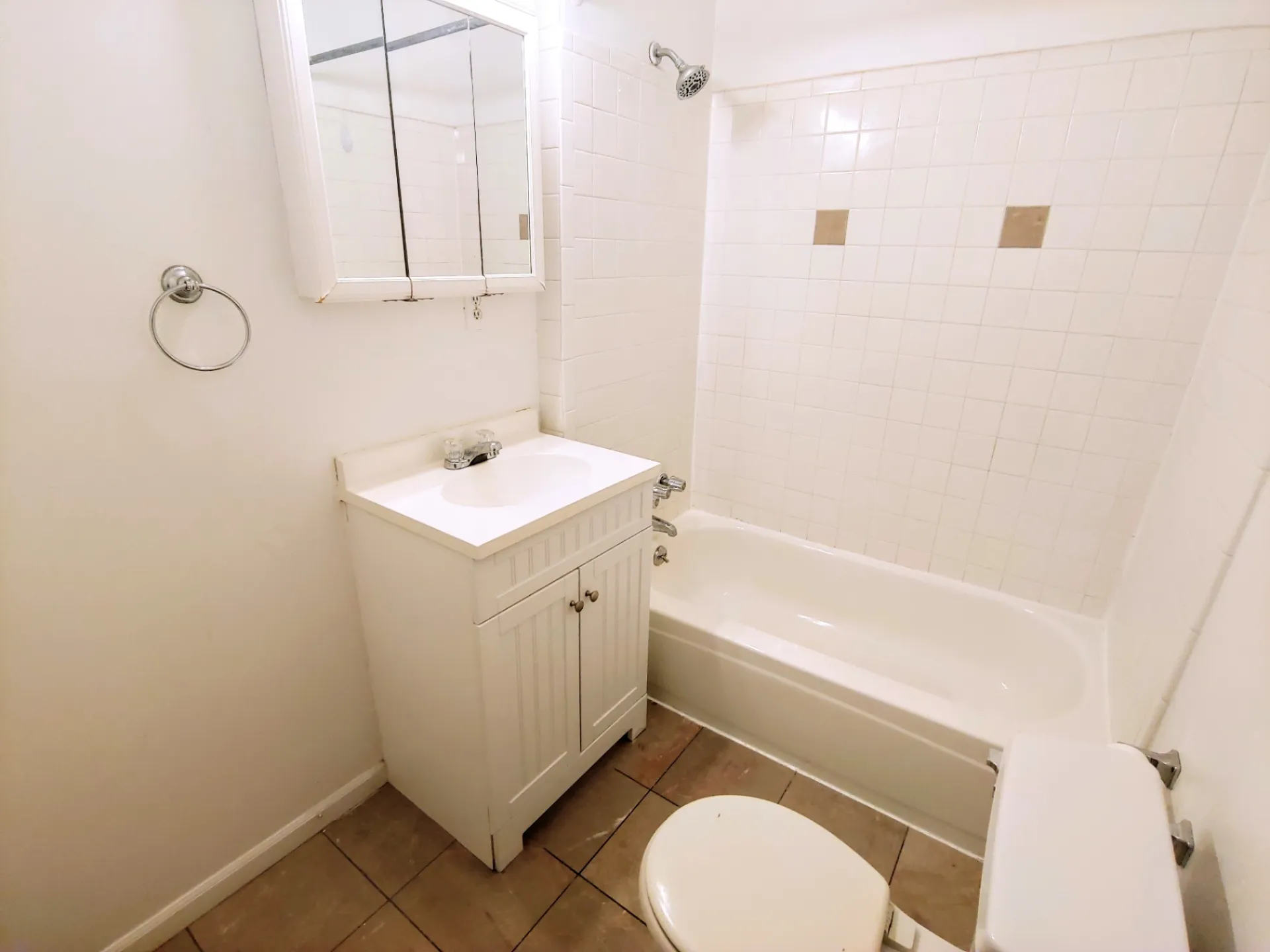1818 Summit St. bathroom with white subway tile tub surround, medicine cabinet, and pedestal vanity