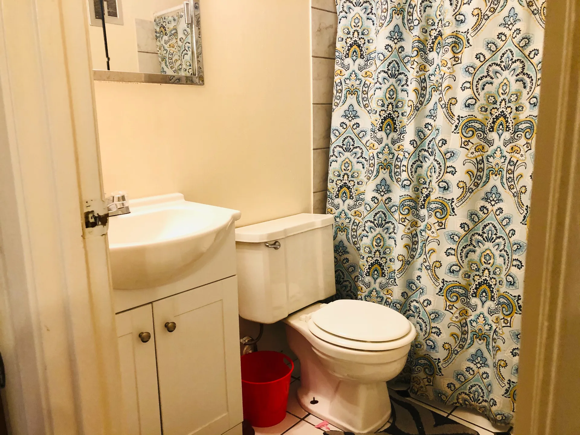 1827 N 4th St. Unit 2 bathroom with white vanity, toilet, and tub/shower