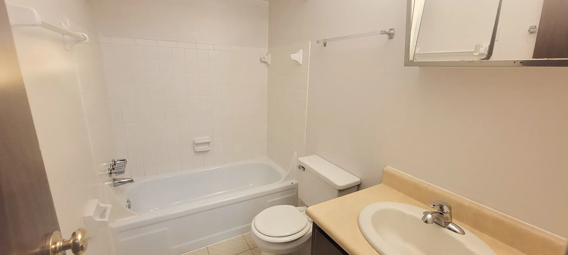 2022 Summit St. full bathroom with tub-shower, tile surround, vanity, and medicine cabinet