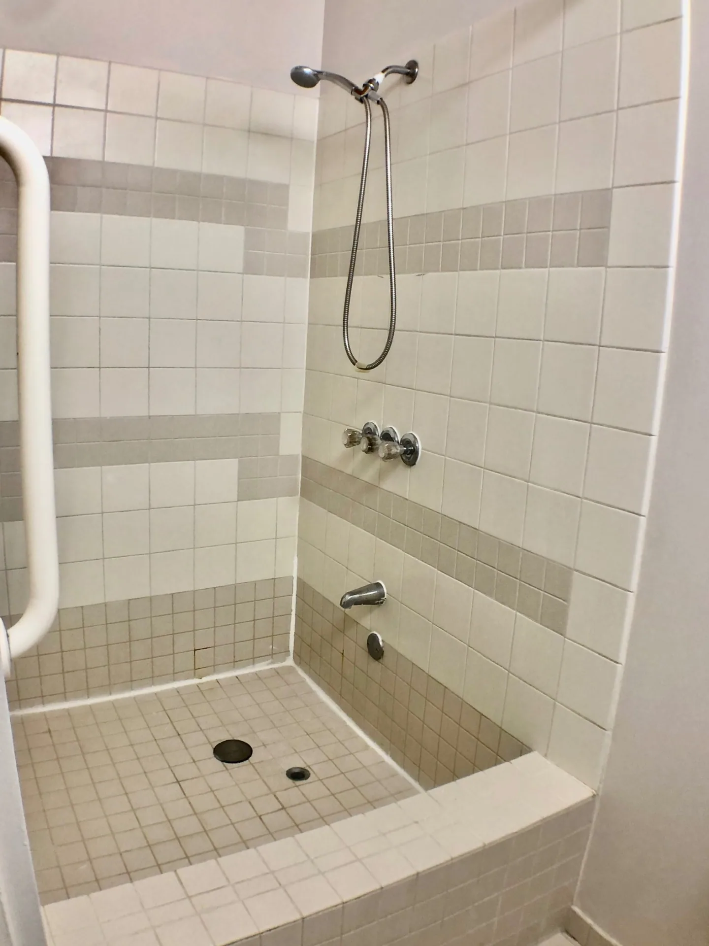 2040 Iuka Ave House tiled step-in shower with grab bar