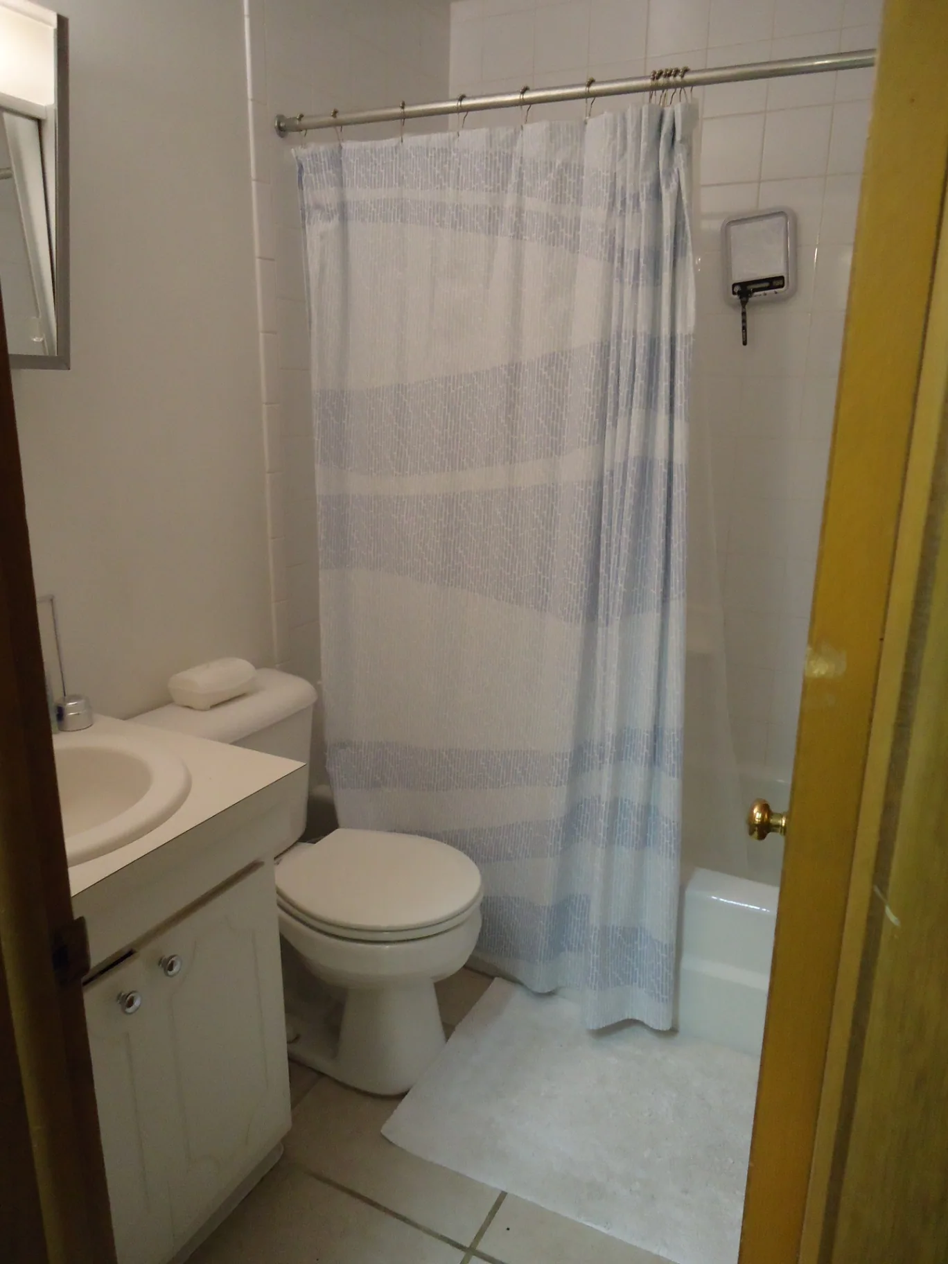 2040 Iuka Ave 4B bathroom with tiled shower surround and vanity