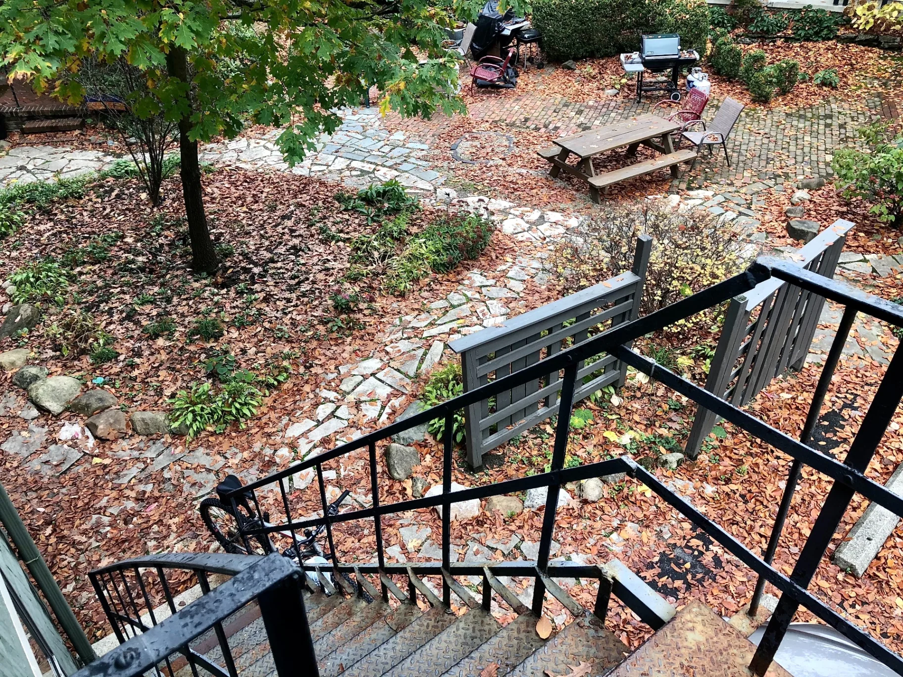 2026 Iuka Ave shared courtyard in autumn with picnic table and stone walkways covered in leaves