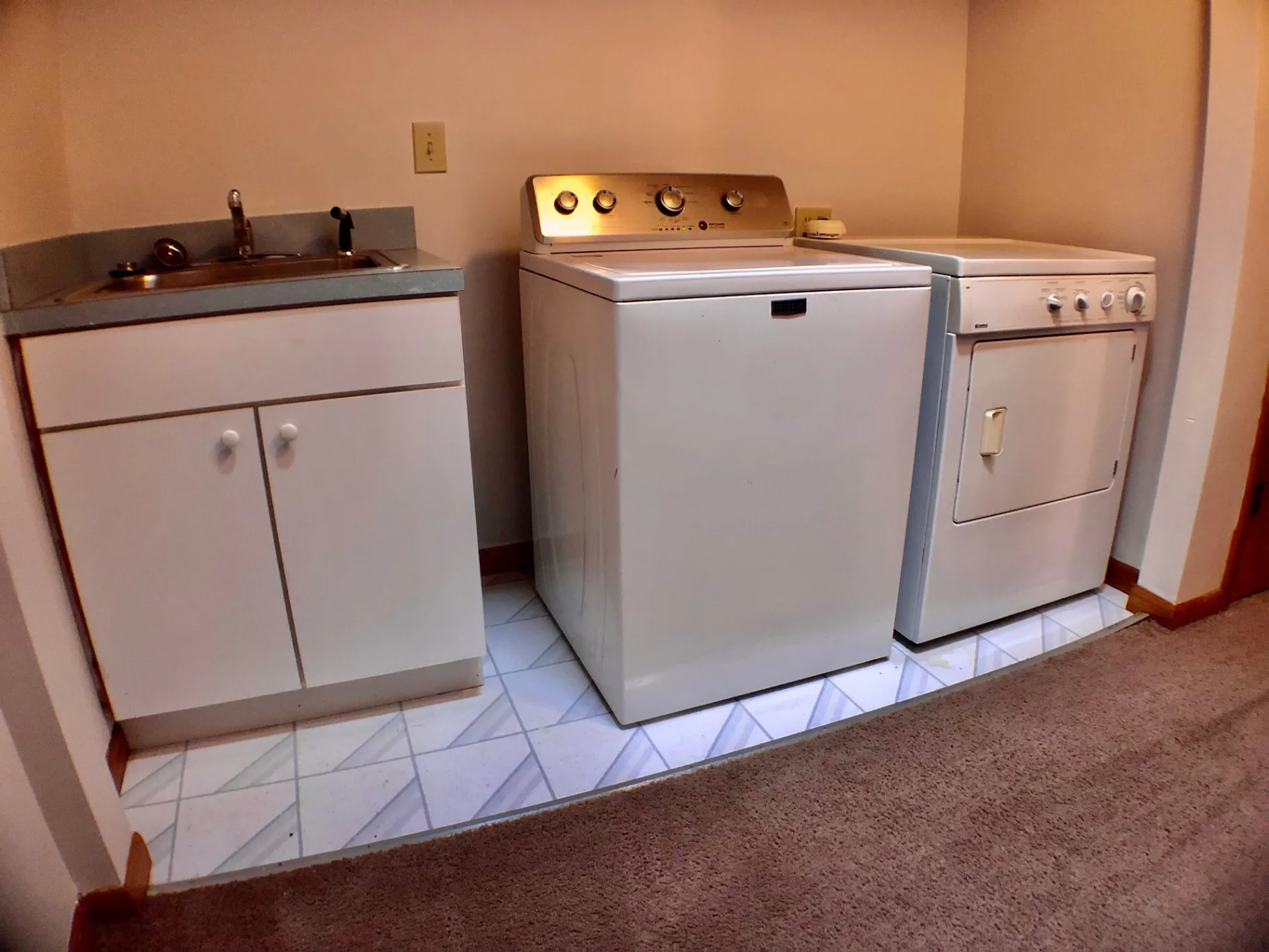 2040 Iuka Ave House in-unit laundry with washer, dryer, and utility sink